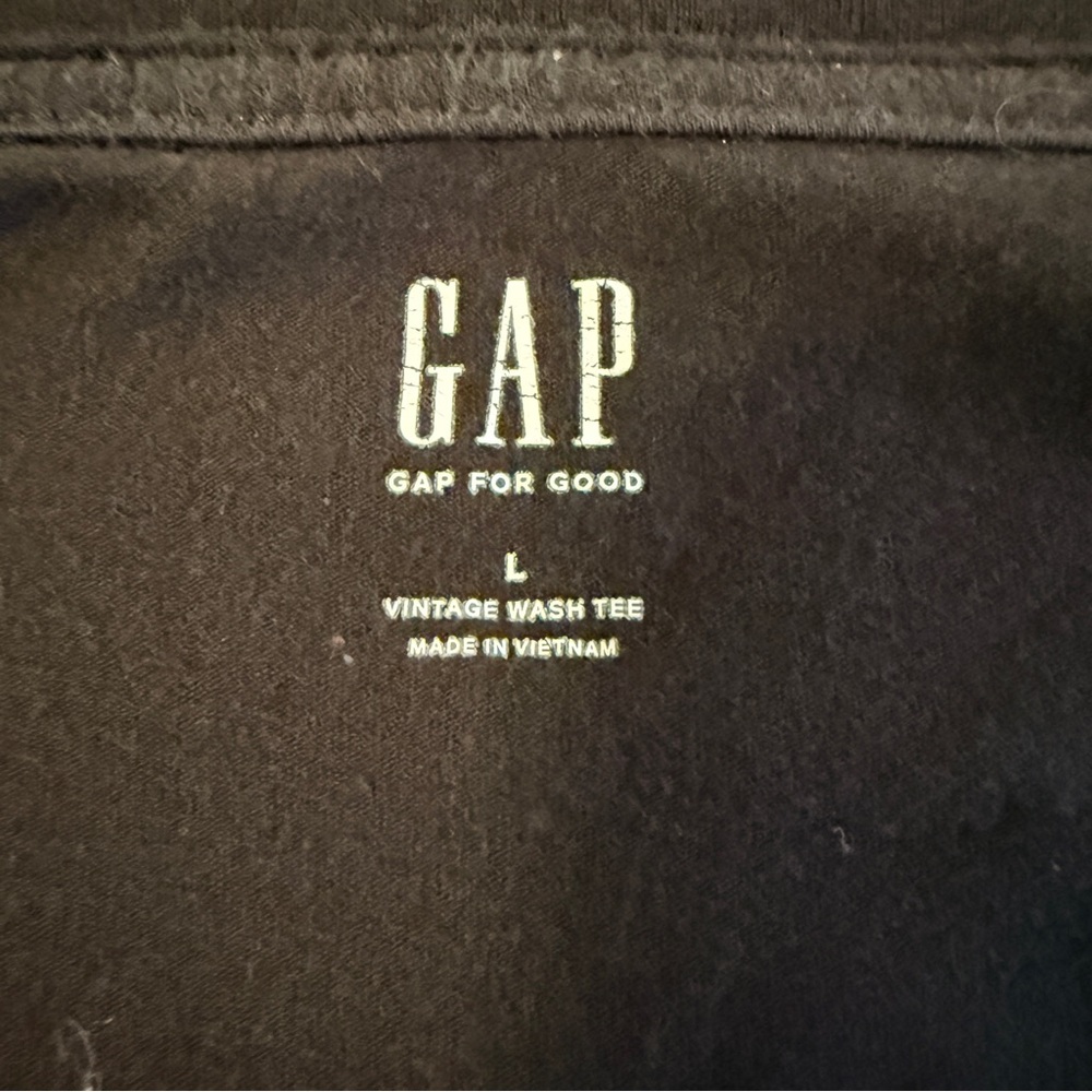 GAP | Black V-Neck Tee - Picture 3 of 5
